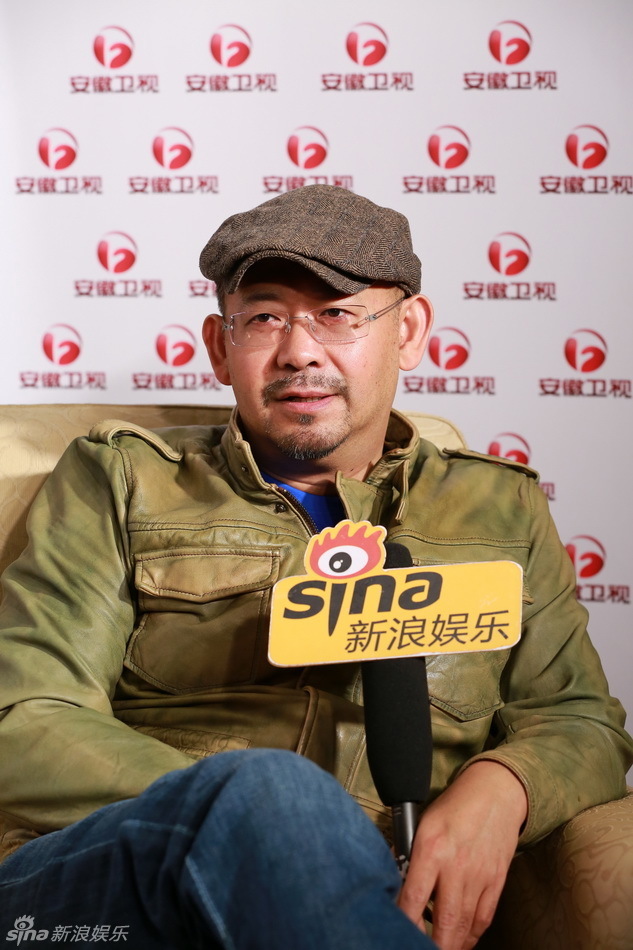 组图:姜武曝黄磊年轻时爱喷香水炒茄子最拿手_高清