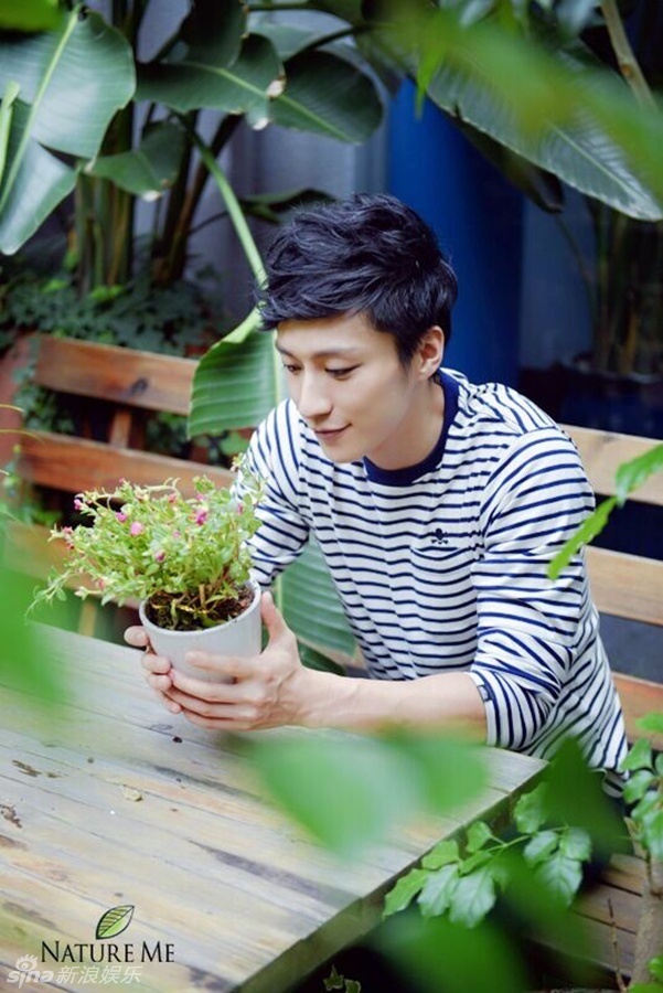 组图:乔任梁曝雅痞写真 鲜花配型男暖意十足_高清图集