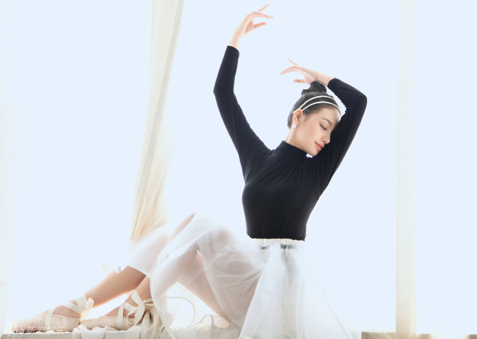 组图:程砚秋芭蕾写真 暖意笑容气质清新_高清图集