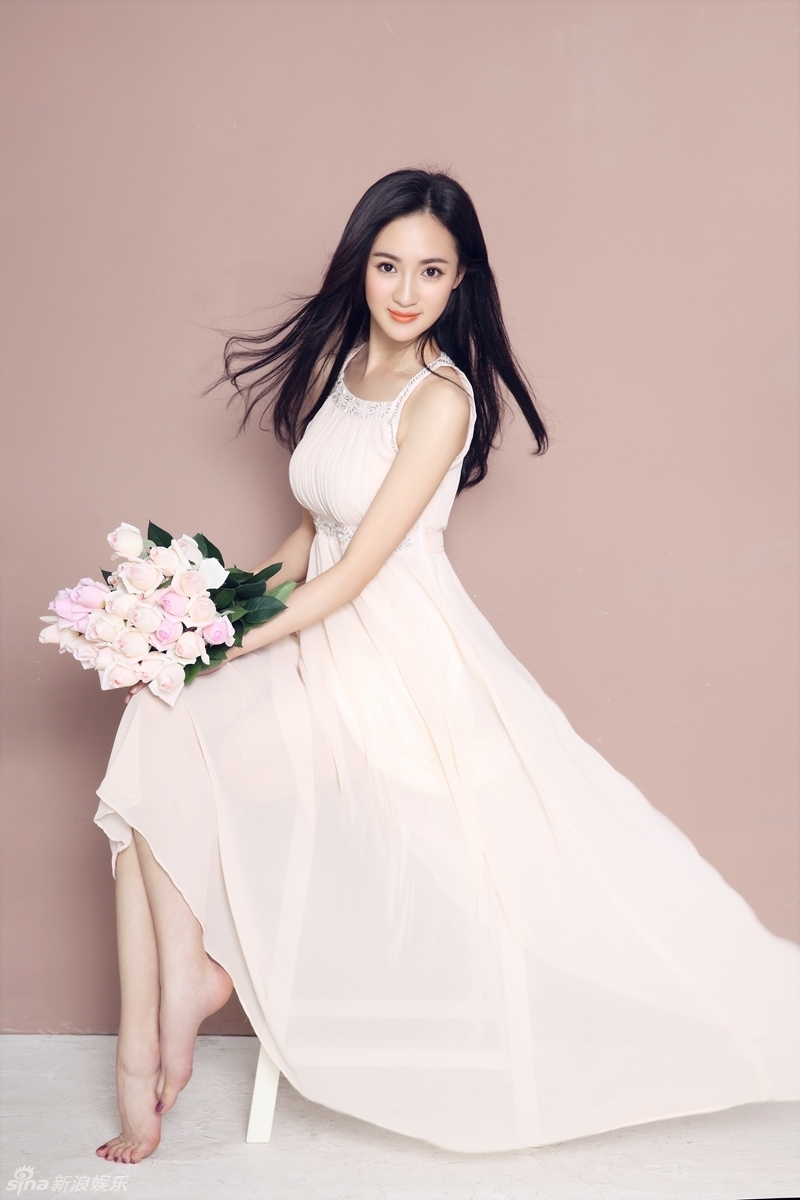 组图:陶洋浅笑嫣然拍写真 长发飘逸纱裙柔美_高清图集_新浪网