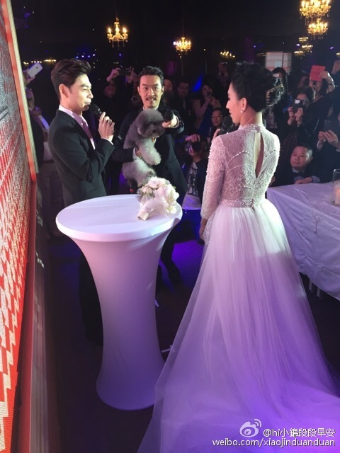 小两口婚纱_动漫婚纱情侣头像(2)