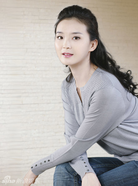 [青春照相馆]王艳青涩旧照:宛若白兰静静开_高清图集