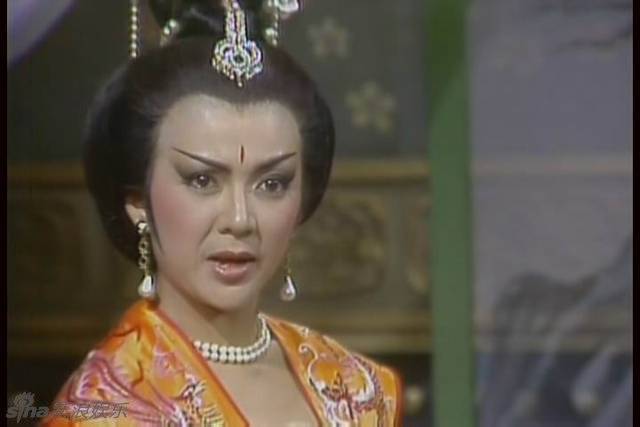 组图:不看大头看全身 各版武则天华美服饰赏析