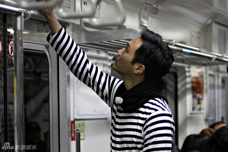 组图:一路上有你曝剧照 张智霖袁咏仪遭遇韩囧