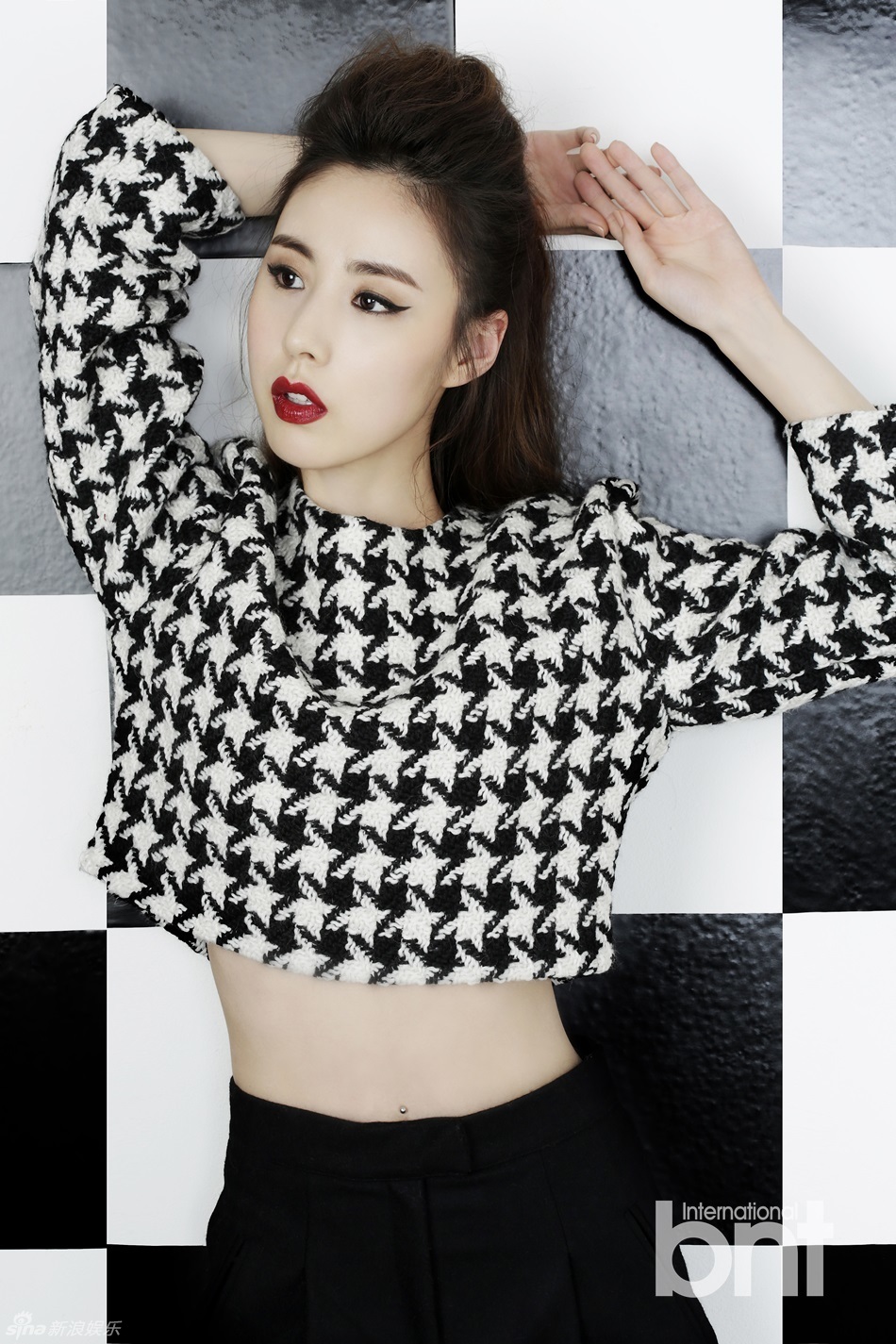 01.16】【明星】歌手简美妍写真干练复古冷艳