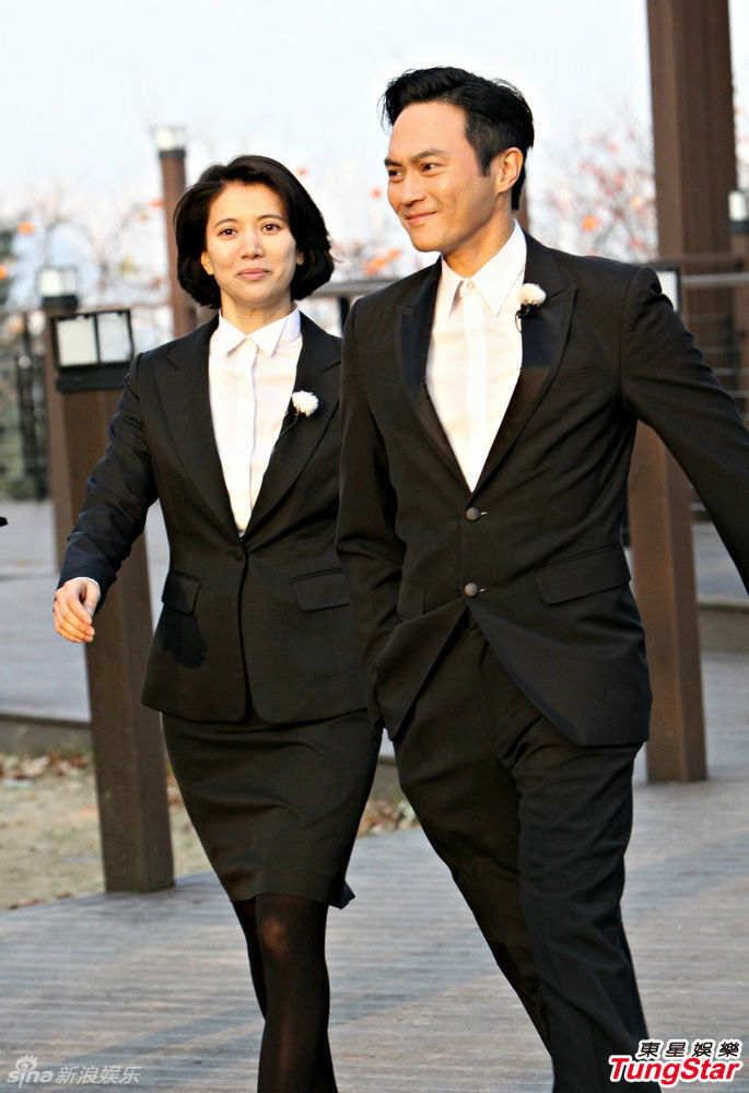 组图:袁咏仪张智霖《一路上有你》扮侍应厨师