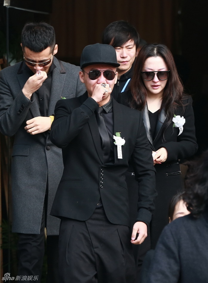 组图:姚贝娜追悼会最后笑容定格 那英流泪不止_高清