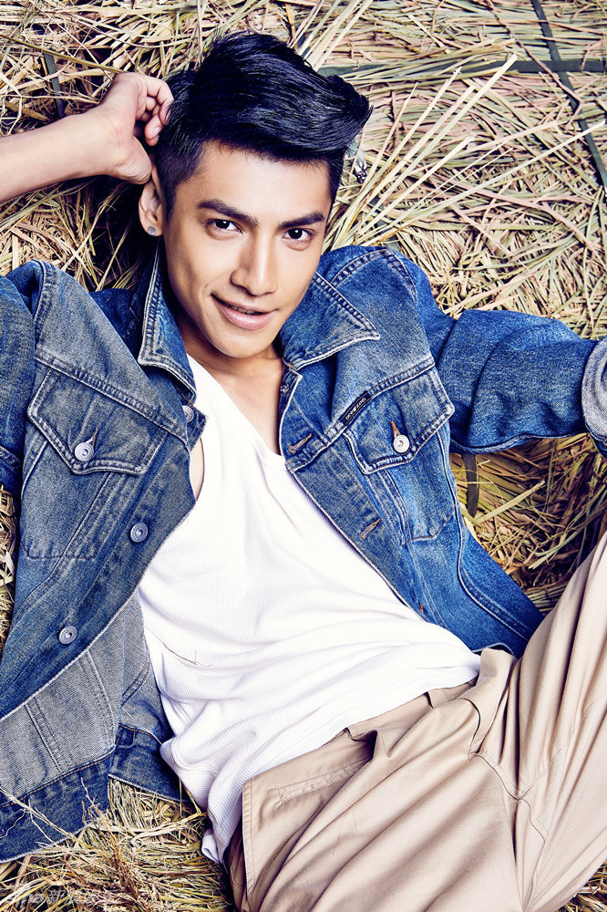 组图:罗云熙全新时尚大片 复古视觉显酷暖气质