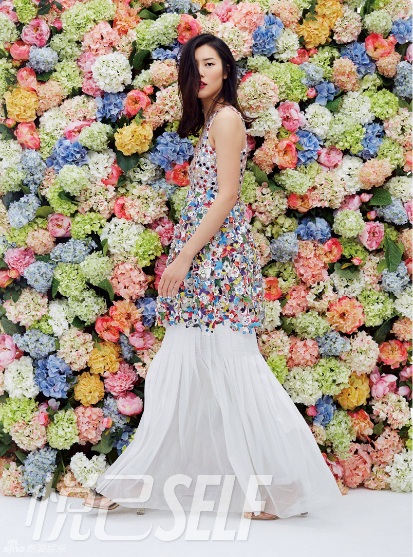 刘雯时尚大片化身仙子 置身花海优雅绽放 -- 佛