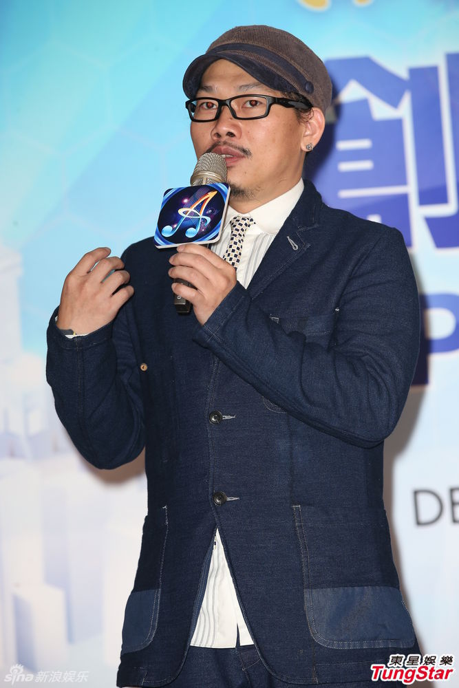 组图:方文山大赞周杰伦婚礼 秀书法满脸羞涩_高清图集