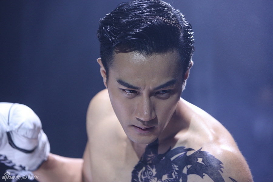 组图:刘恺威《千金女贼》赤膊秀胸肌演铁汉