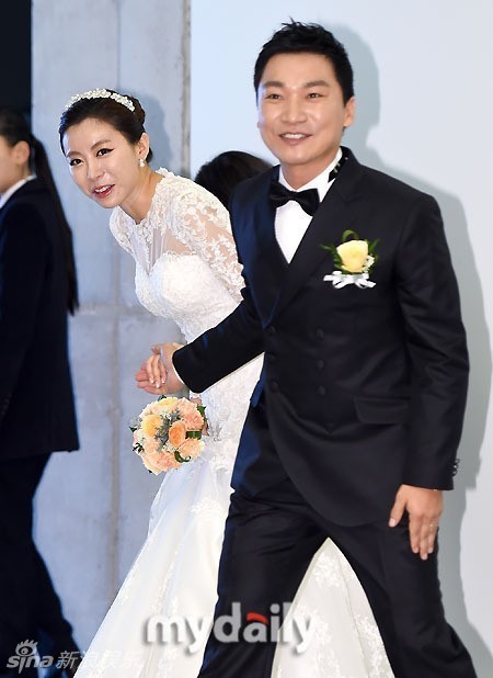 金素恩婚纱照_金素恩性感写真