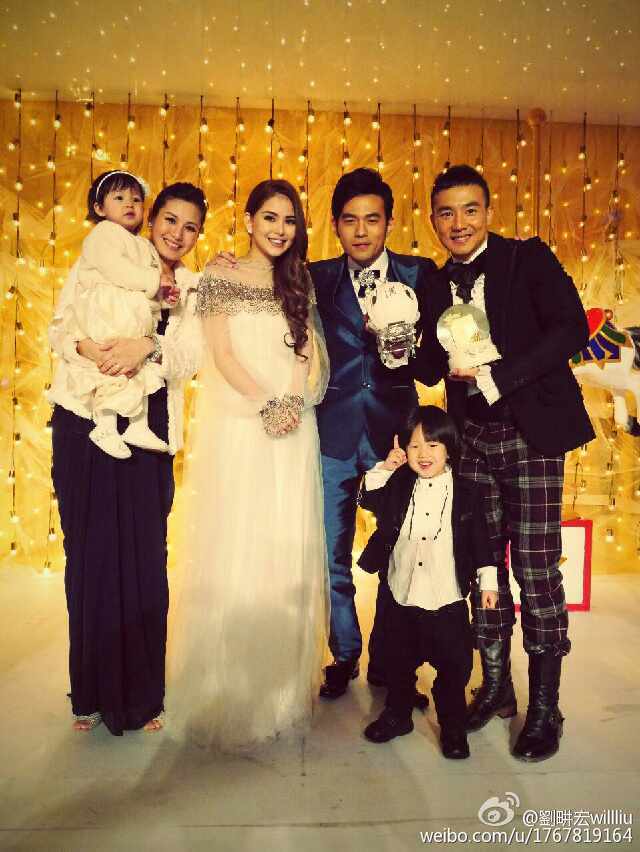 组图:刘畊宏全家出席杰伦婚礼 儿子调皮可爱_高清图集_新浪网