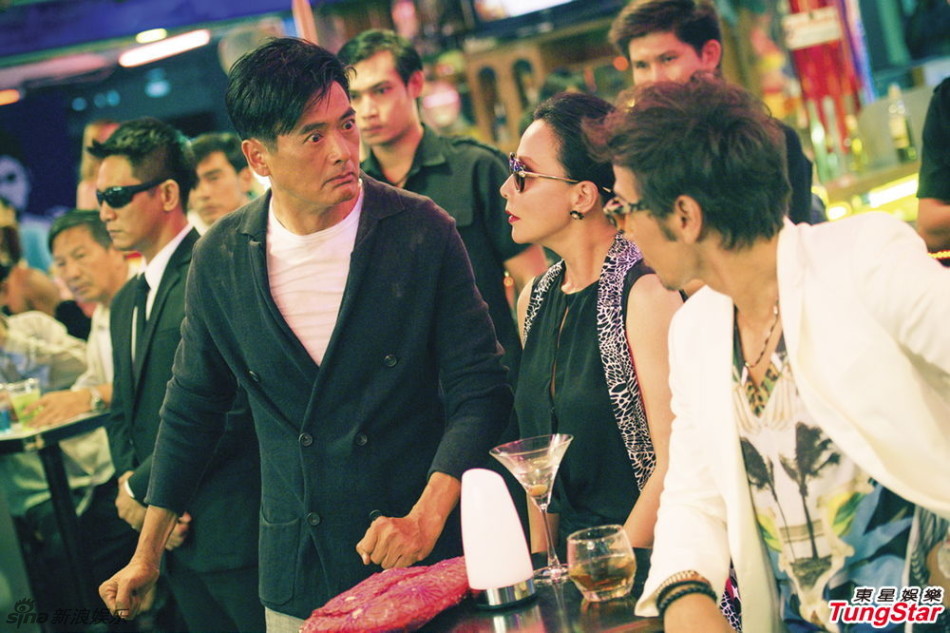 赌神里面周润发用的打火机是什么样子的?