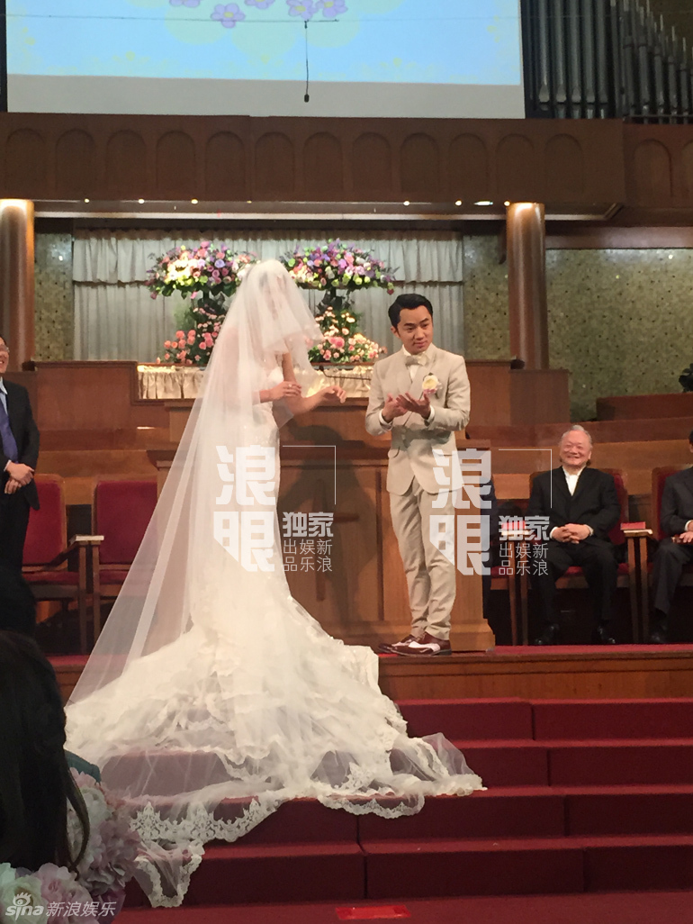 李亚男婚纱_李亚男婚纱照(3)