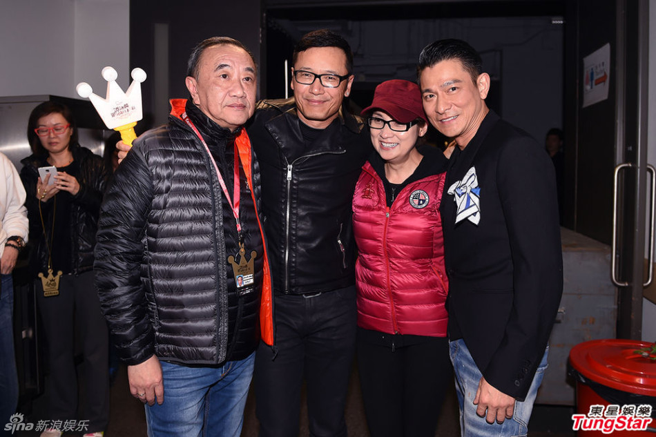 组图:刘德华任谭咏麟演唱会嘉宾 台上逗趣不断_高清