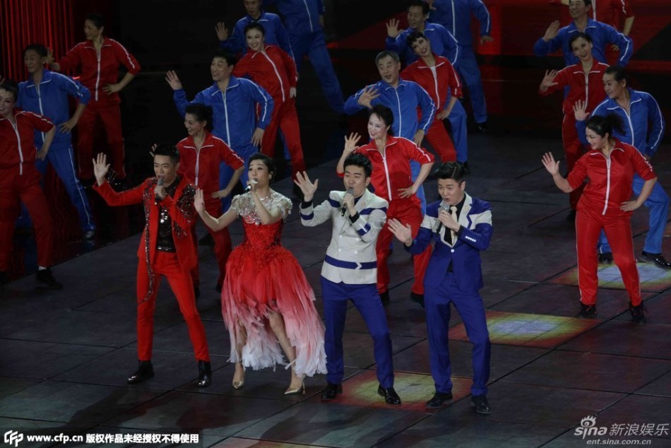 组图:凤凰传奇筷子兄弟羽泉陶喆反串闹新春