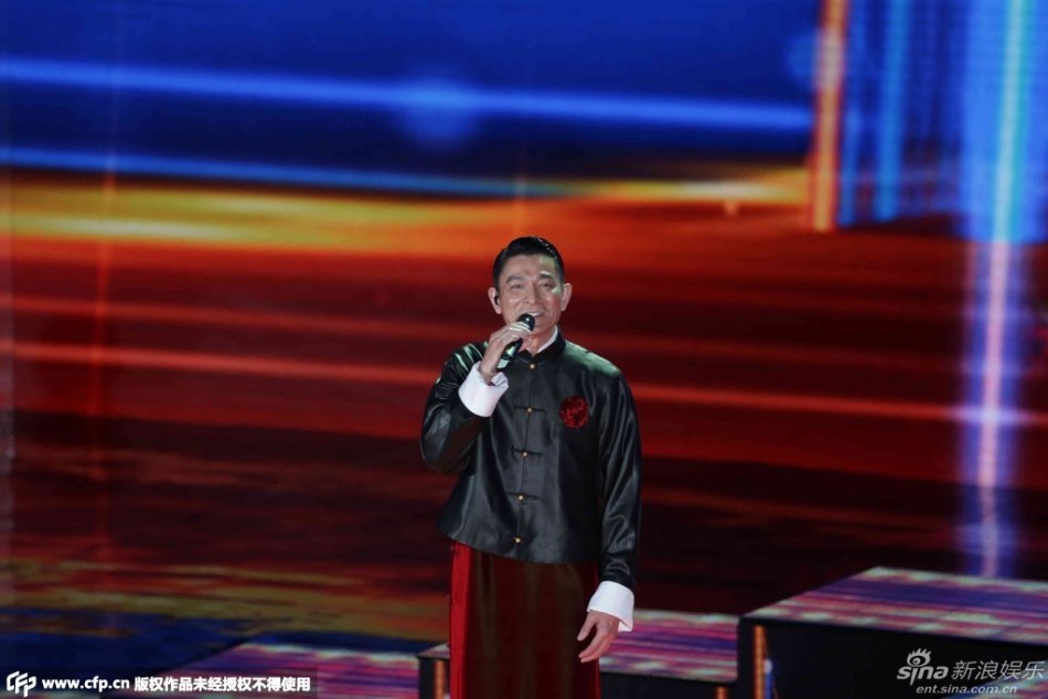 组图:央视羊年春晚 刘德华歌曲《回家的路》