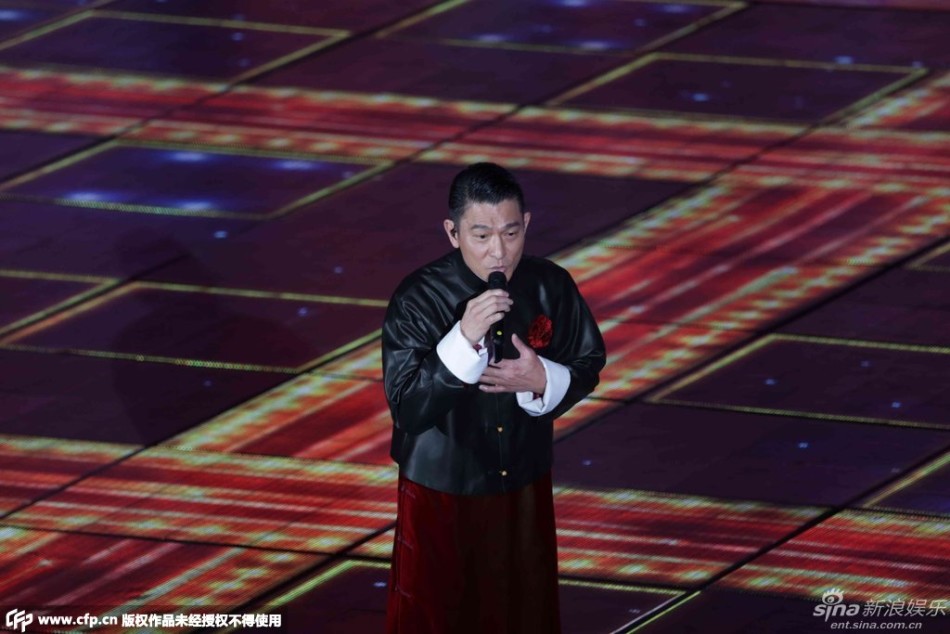 组图:央视羊年春晚 刘德华歌曲《回家的路》