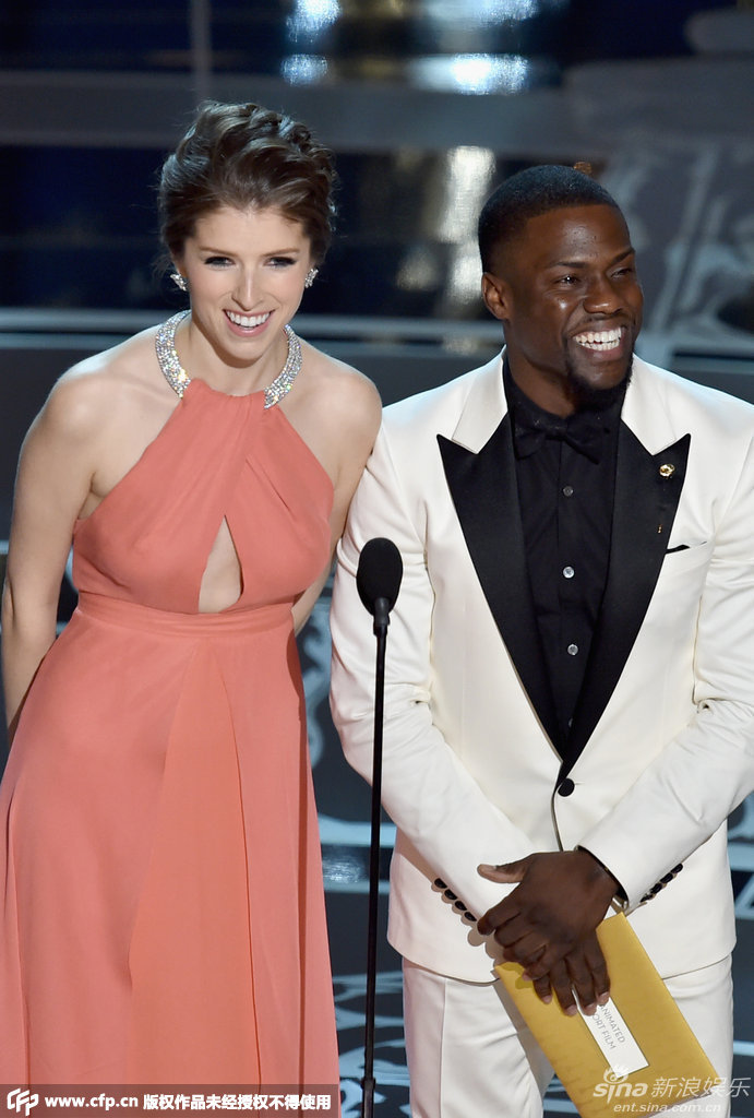 图片:安娜-肯德里克颁动画奖 凯文-哈特护花 - 娱乐明星 - 黔南在线-黔南论坛