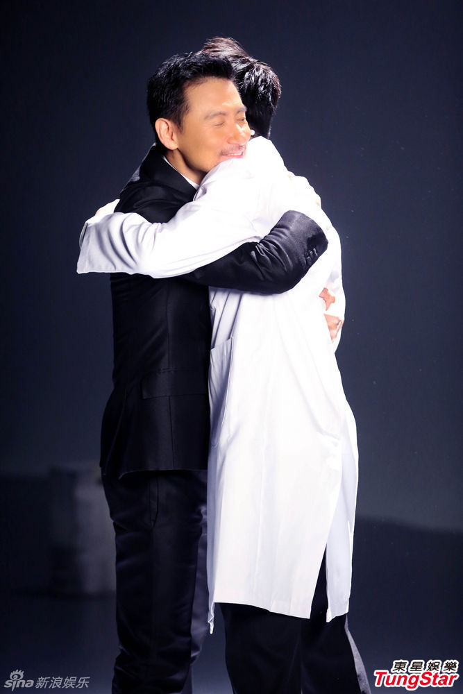 组图:张学友拍MV披上医生袍 借时光机回到过去