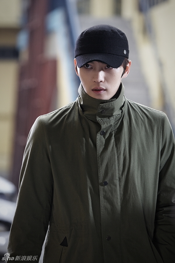 组图:韩剧《SPY》金在中化身送餐员伪装逃离