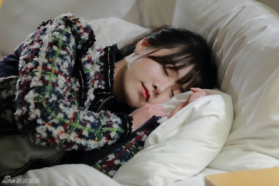 韩剧《Blood》安宰贤温柔背具惠善 床边相伴