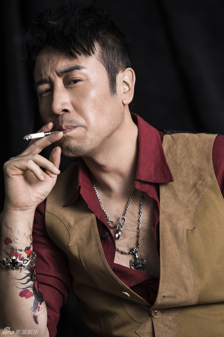 组图:于和伟最新写真 时尚演绎儒雅男人范_高清图集