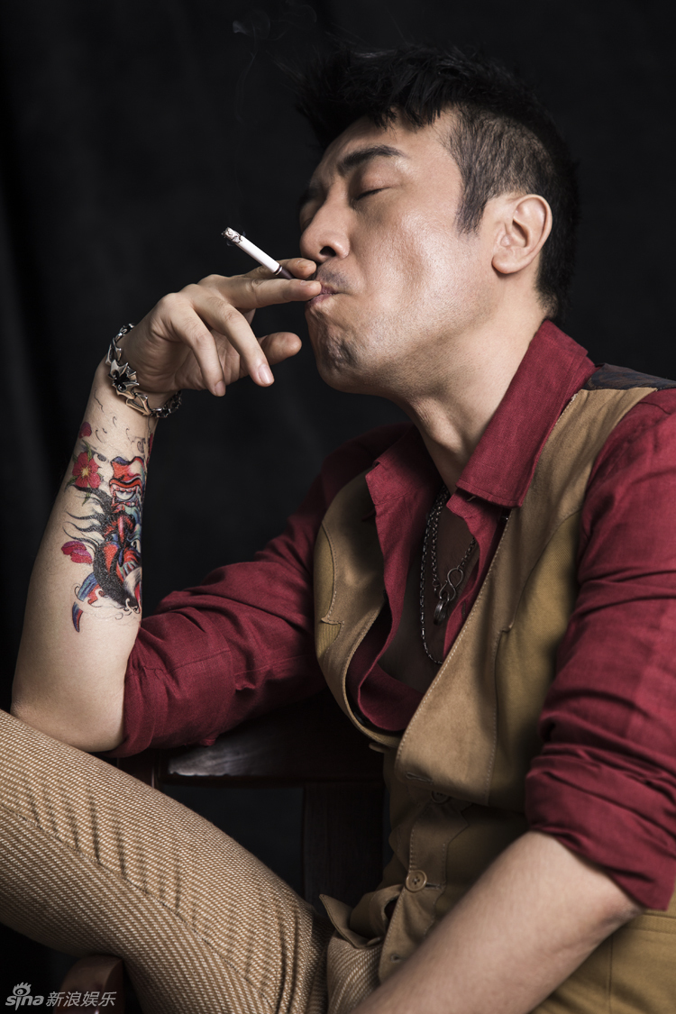 组图:于和伟最新写真 时尚演绎儒雅男人范_高清图集