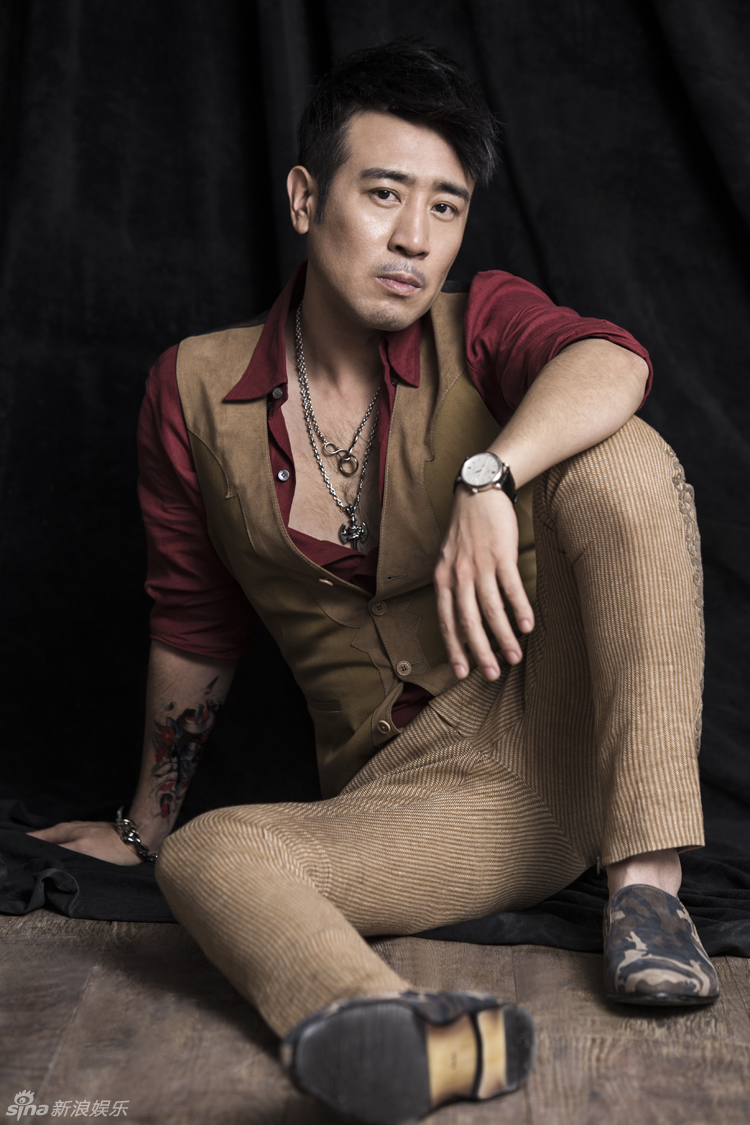 组图:于和伟最新写真 时尚演绎儒雅男人范_高清图集