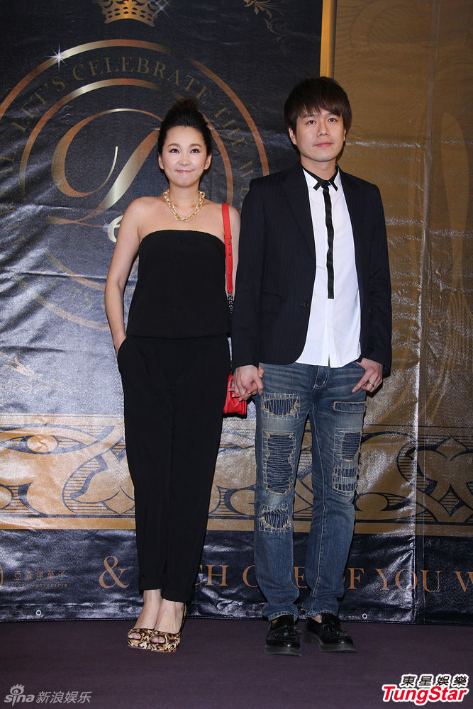 组图:邱凯伟婚宴新娘美艳 李铭顺刘畊宏捧场_高清图集_新浪网