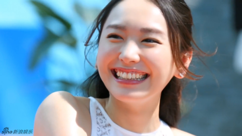 齿大笑展现青春活力,新垣结衣甜笑迷人,日本治
