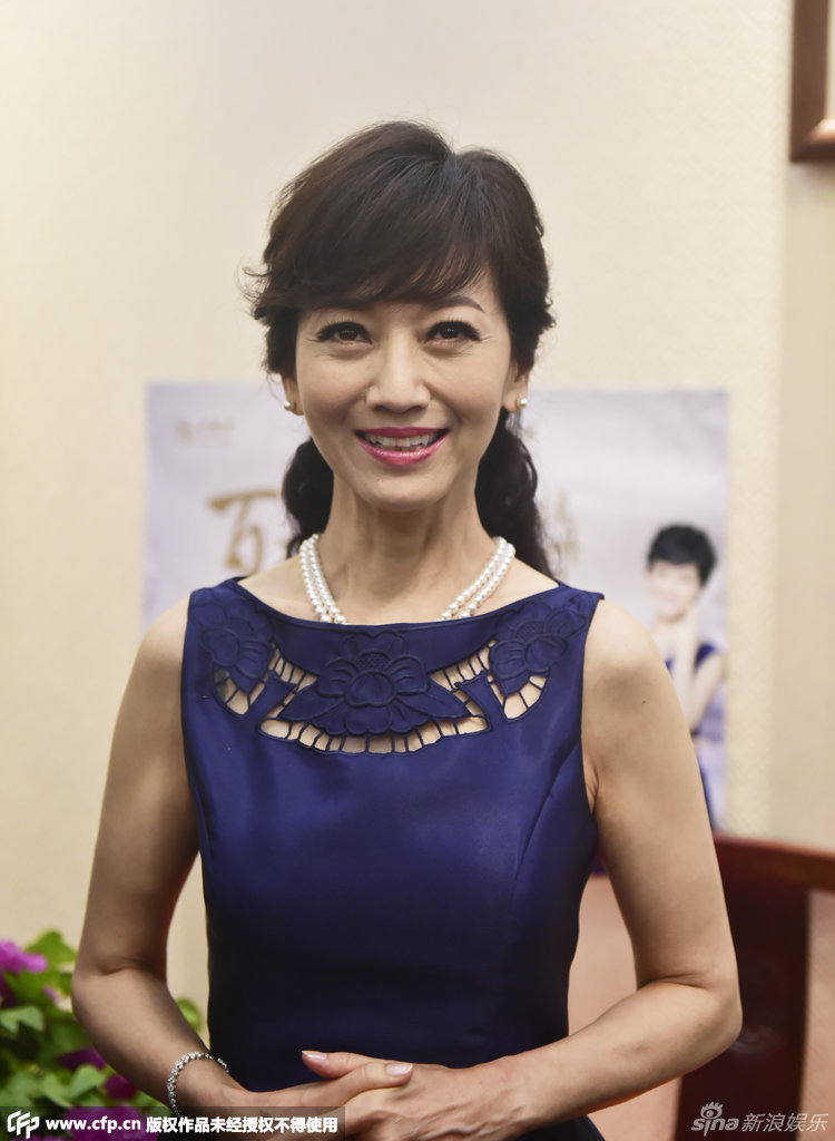 赵雅芝为了显气场,穿着20厘米的高跟鞋走T台,