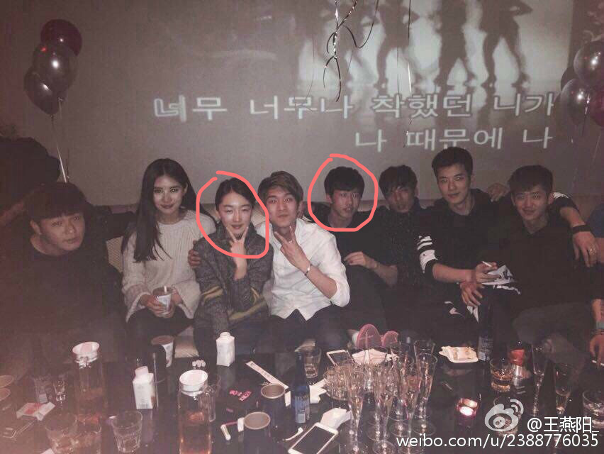  周冬雨同学 聚会,周冬雨与田明鑫坐一起看戏剧