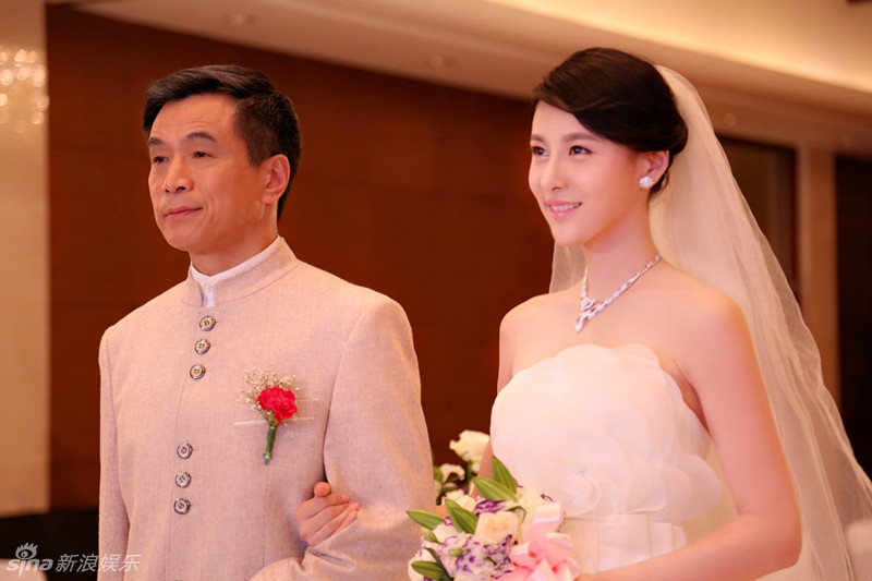 组图《妻子》将收官 贾青拥抱婚姻收获幸福_高清图集_新浪网