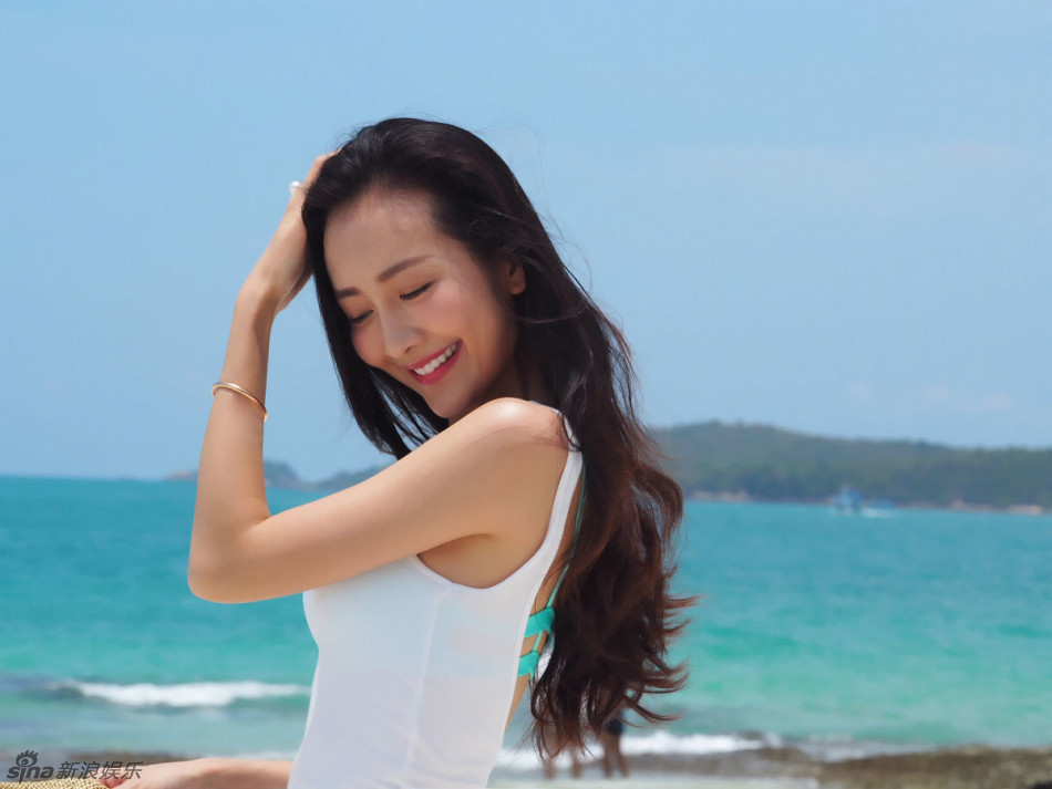 组图:王鸥海滩清凉写真曝光 极简装扮傲人身材_高清图集_新浪网