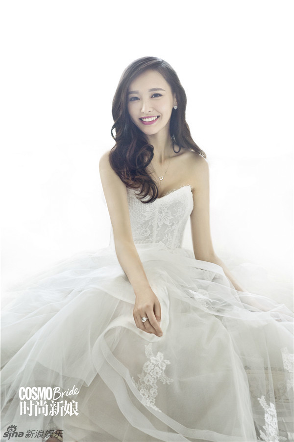 唐嫣白色婚纱尽显高贵典雅