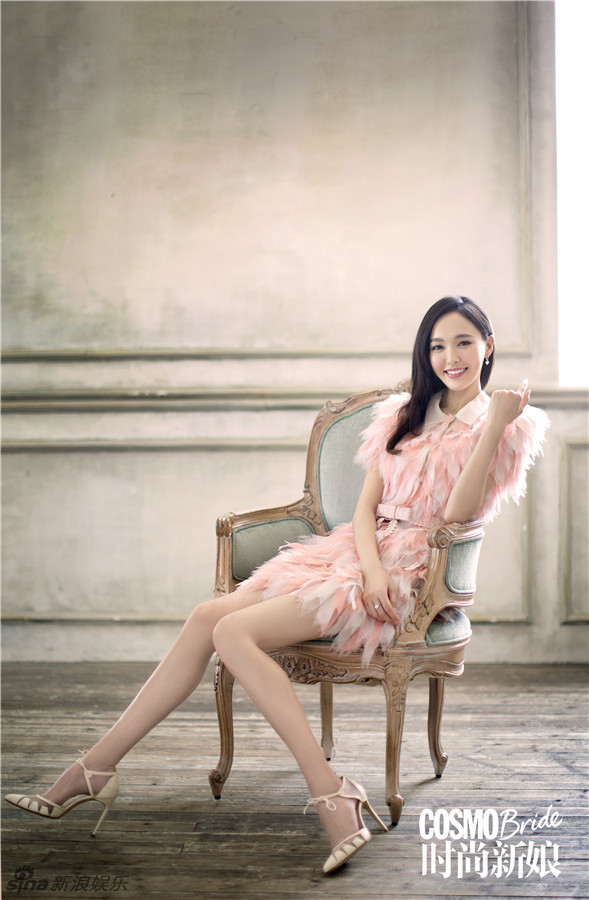组图:唐嫣再登时尚封面 纯白婚纱照美艳曝光_高清图集