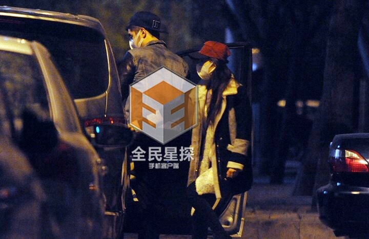 组图:金世佳李沁恋情曝光 京沪两地痴爱相随_高清图集_新浪网