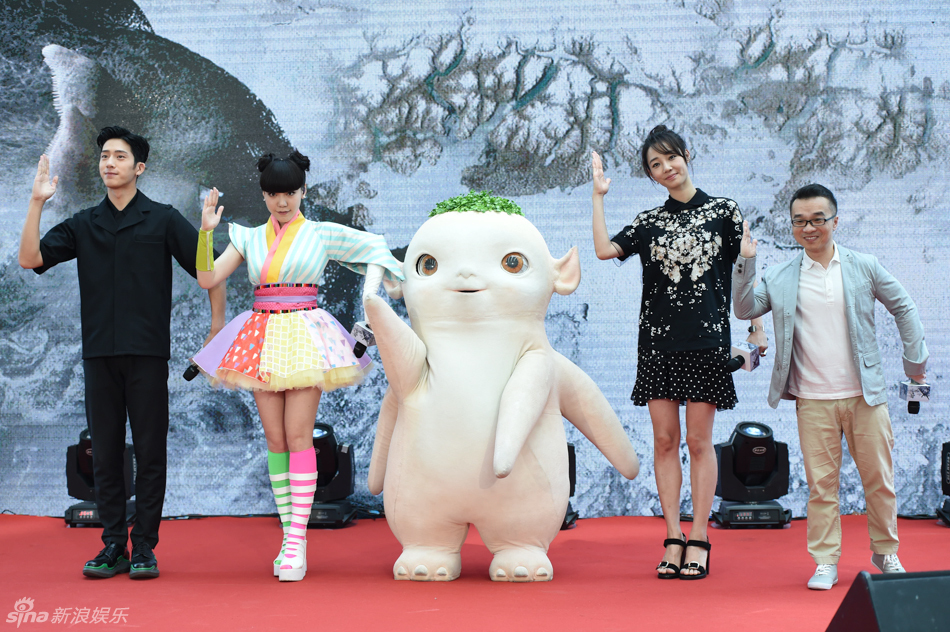 白百何颁萝卜证书 井柏然吴莫愁应聘 -- 佛山E