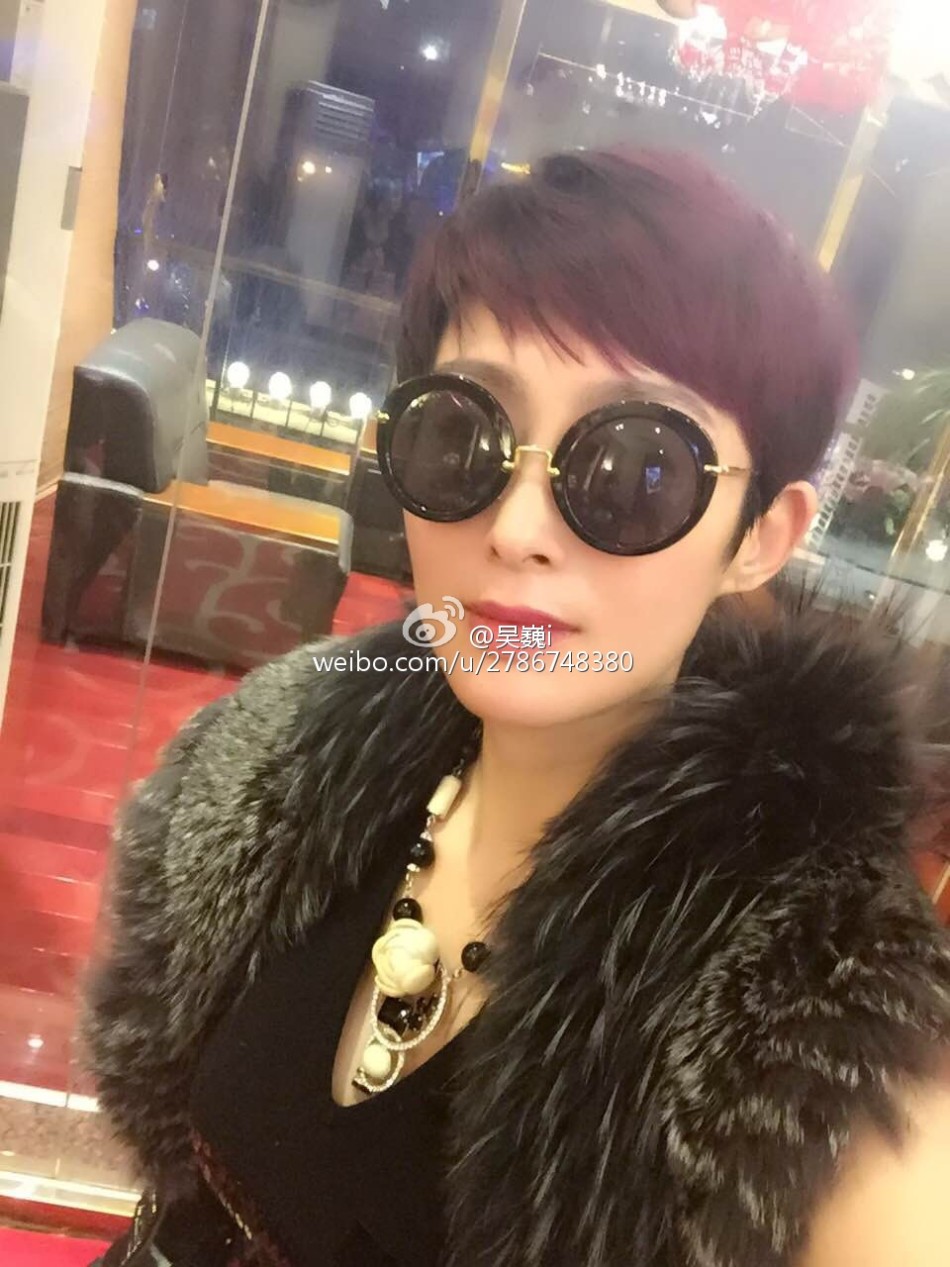 组图 息影女星张敏短发近照 半老女神风采依旧