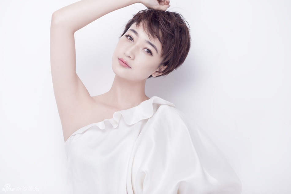 组图:阎娜清雅写真 酷似百合尽显坚毅本色_高清图集