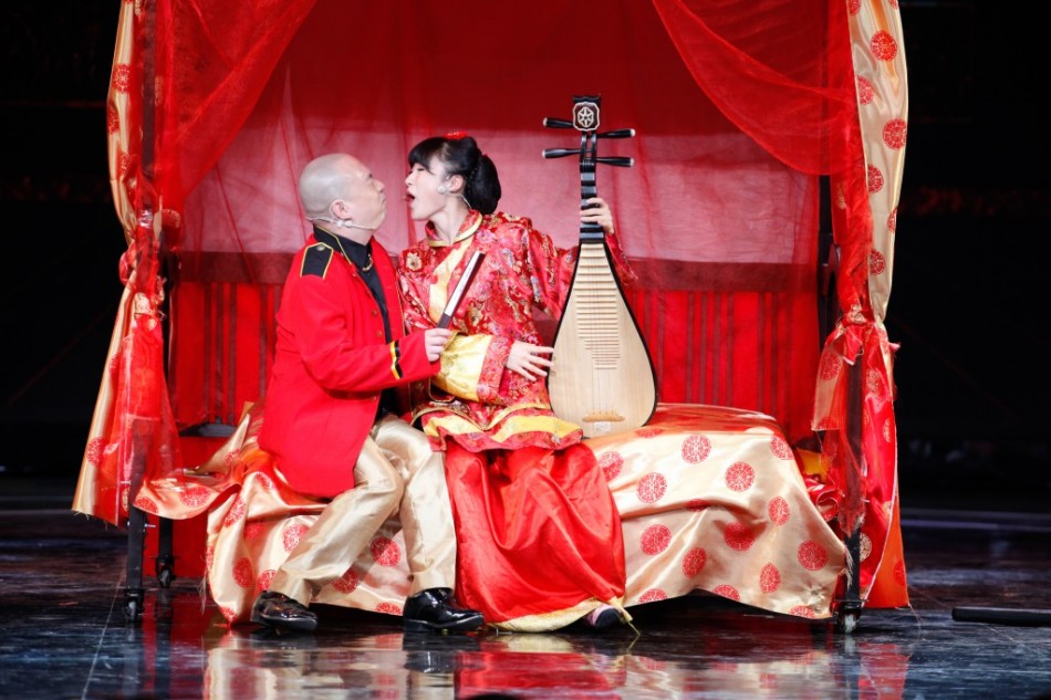 图片:喜剧人宋小宝跳二人转街舞 邓超助阵白眉