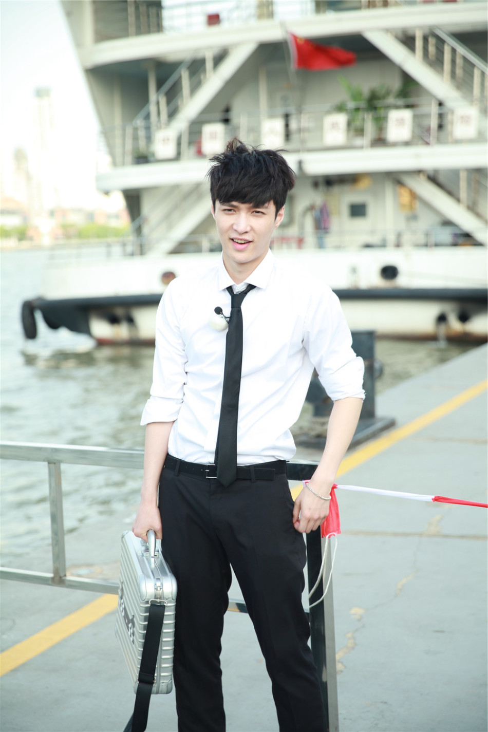 极限挑战孙红雷骗哭<em>张艺兴</em> 兄弟情胜财富 -- 佛