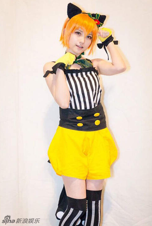 组图:日本美女coser变猫耳少女 媚眼甜笑诱人