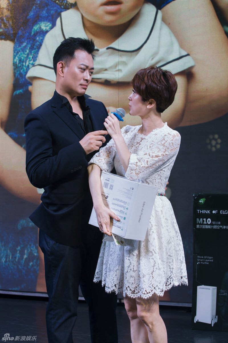 组图:黄海冰与妻子甄锡为儿子办周岁生日宴