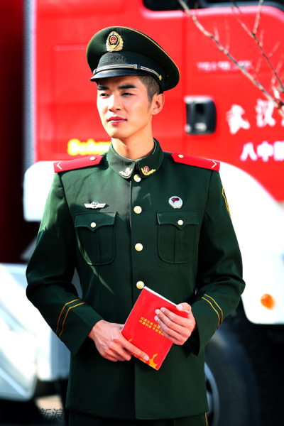 组图《火线英雄》张志刚火场牺牲_高清图集_新浪网