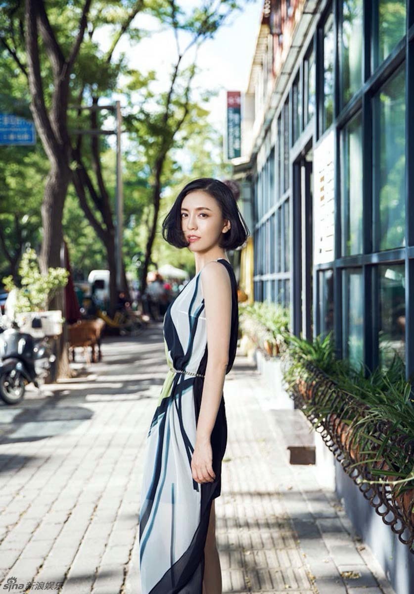 组图:吕佳容写真大片首曝光 双眸灵动举止优雅_高清图集_新浪网