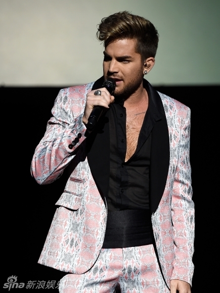 新浪娱乐讯 当地时间7月14日,迈阿密,歌手亚当-兰伯特(adam lambert)