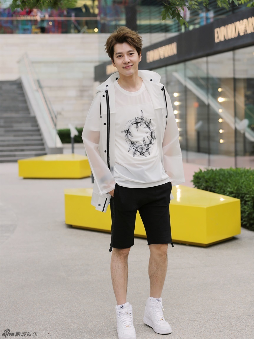 组图:徐海乔最新写真曝光 白衣黑裤干净俊逸 - 娱乐明星 - 紫呜网 - www.ziwuwu.com